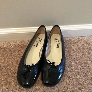 Quilted black ballet flats!